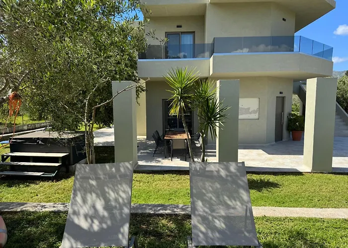 Villa Marian With Private Swimming Pool & Jacuzzi