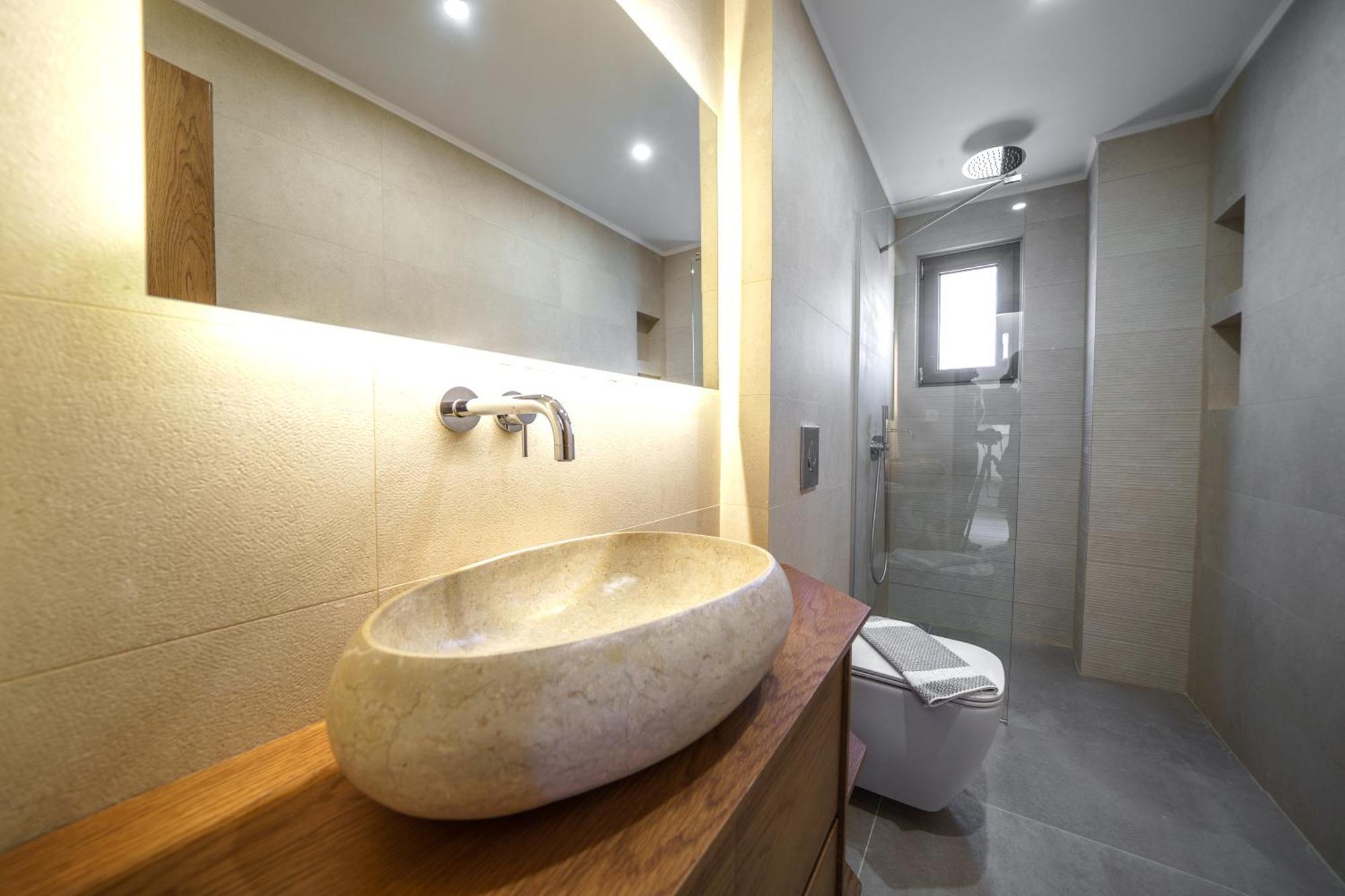 Marian With Private Swimming Pool & Jacuzzi