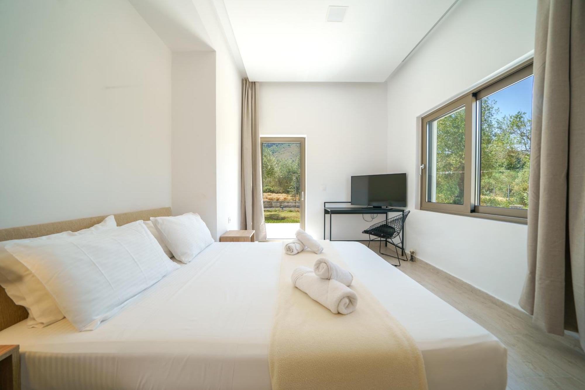 Marian With Private Swimming Pool & Jacuzzi * Georgioupoli