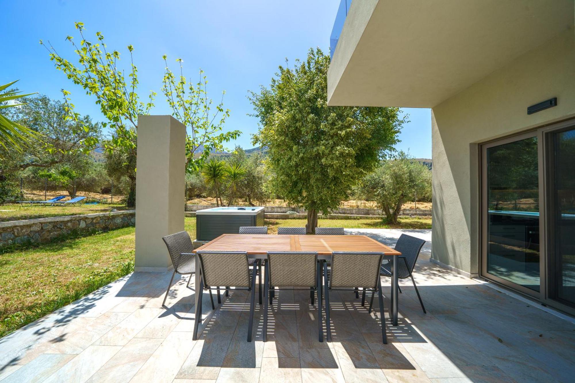 Marian With Private Swimming Pool & Jacuzzi *