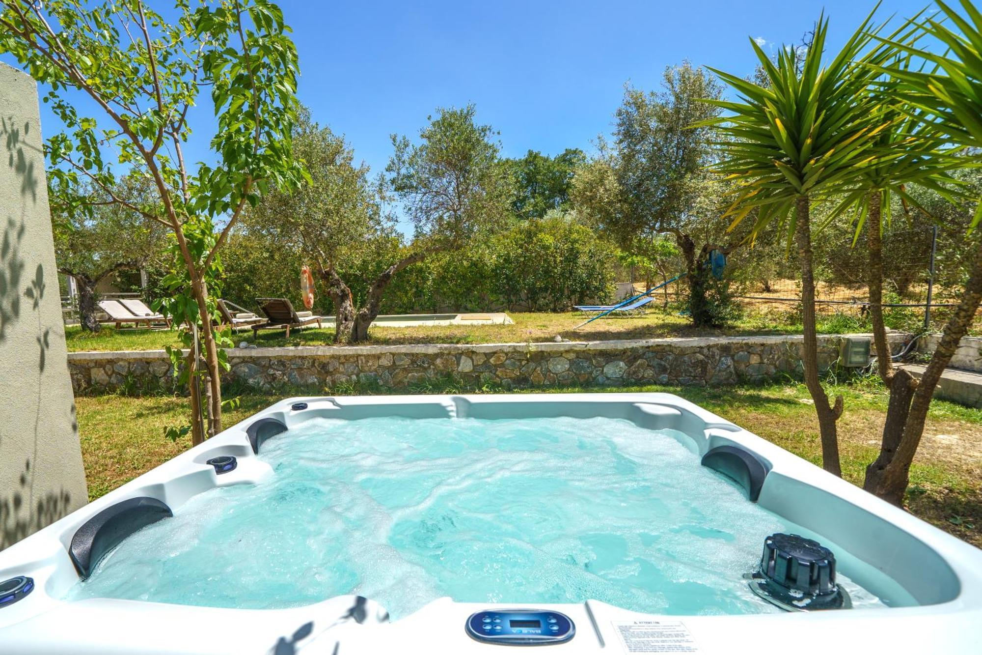 Marian With Private Swimming Pool & Jacuzzi Willa