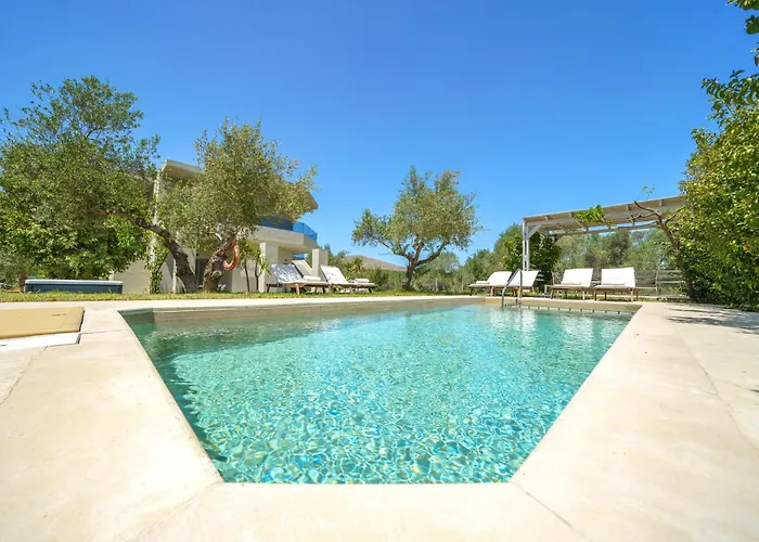 Villa Marian With Private Swimming Pool & Jacuzzi