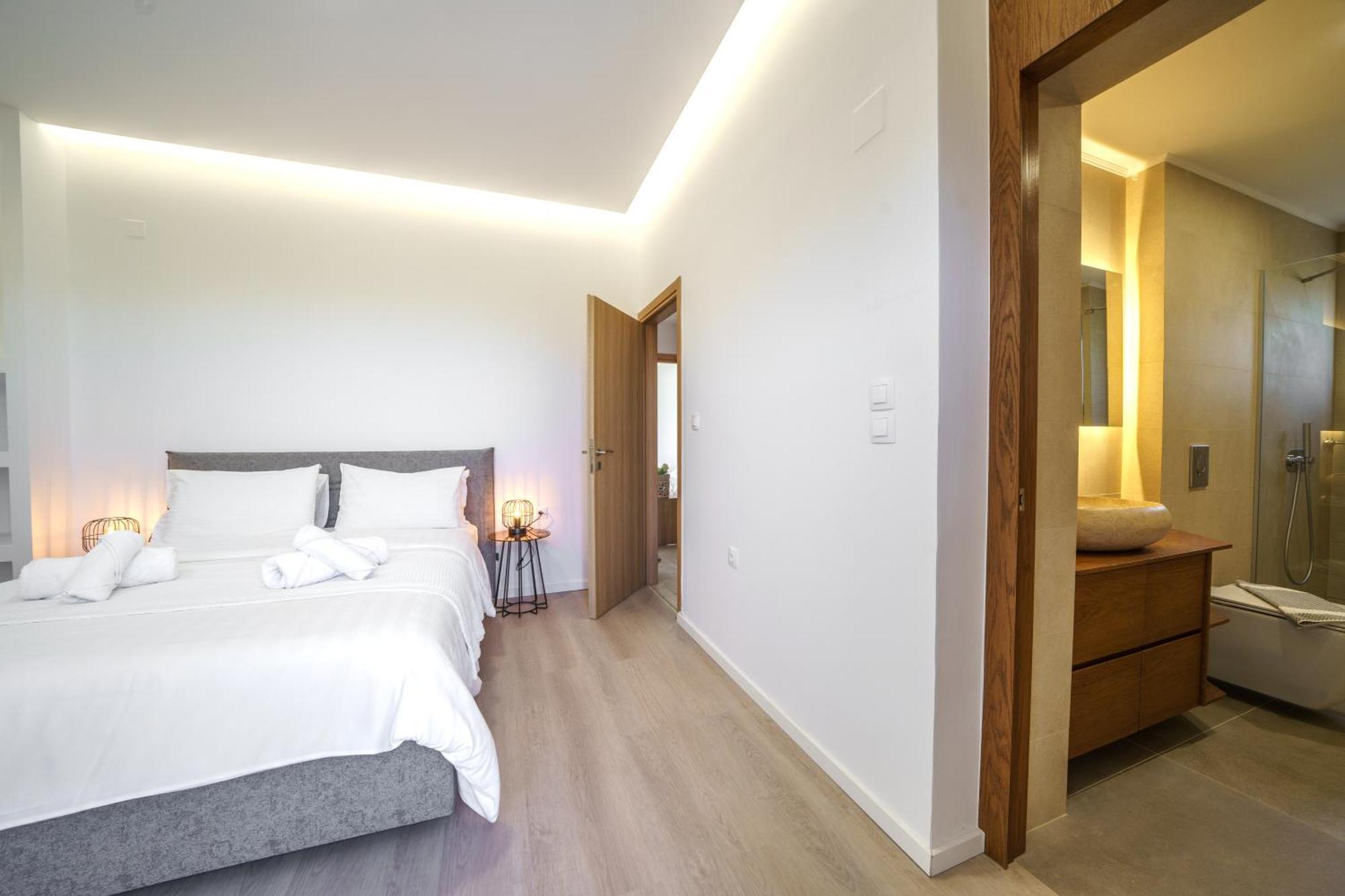 Marian With Private Swimming Pool & Jacuzzi Βίλα